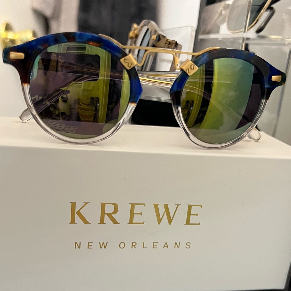 Krewe 💙 blue marble St Louis sunglasses